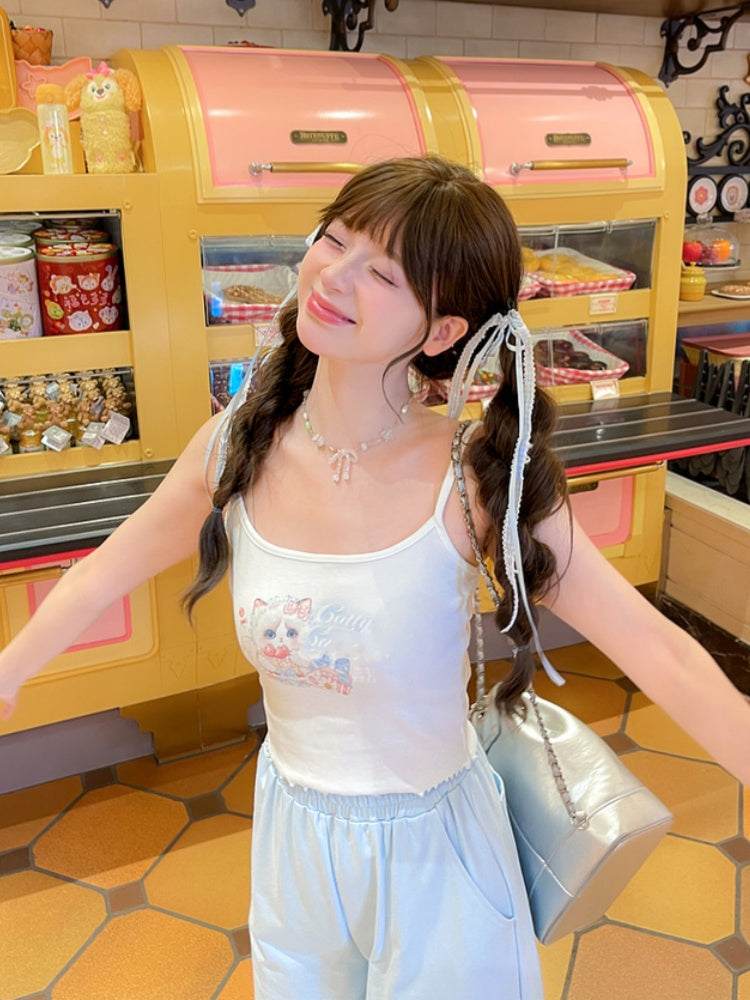 裾ホワイトスクープネックライン キャットプリント レタスキャミトップ