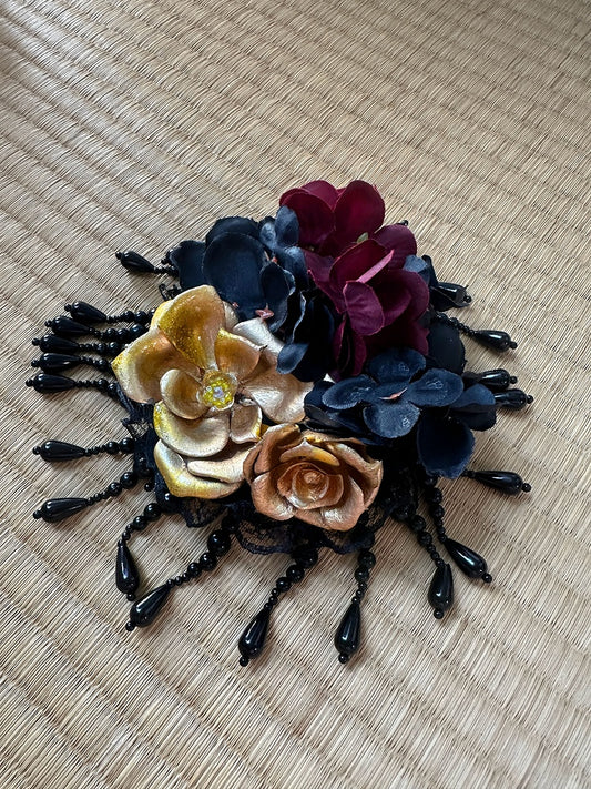 Hairclip with Beaded Floral Black Accents