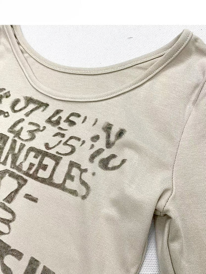 Apricotfarbenes Slim-Fit-Top mit Buchstaben und Zahlen