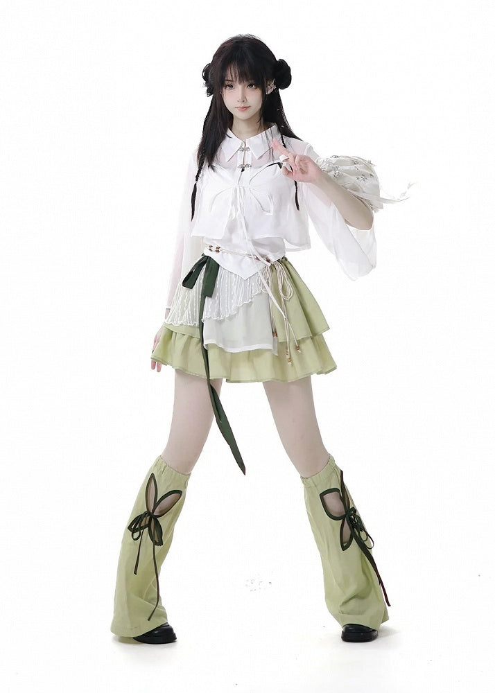 グリーンのチャイナドレス、ティアードスカート、ウエストベルト付き、伸縮性のあるウエストスタイル