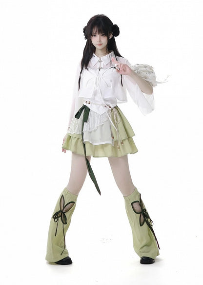 グリーンのチャイナドレス、ティアードスカート、ウエストベルト付き、伸縮性のあるウエストスタイル