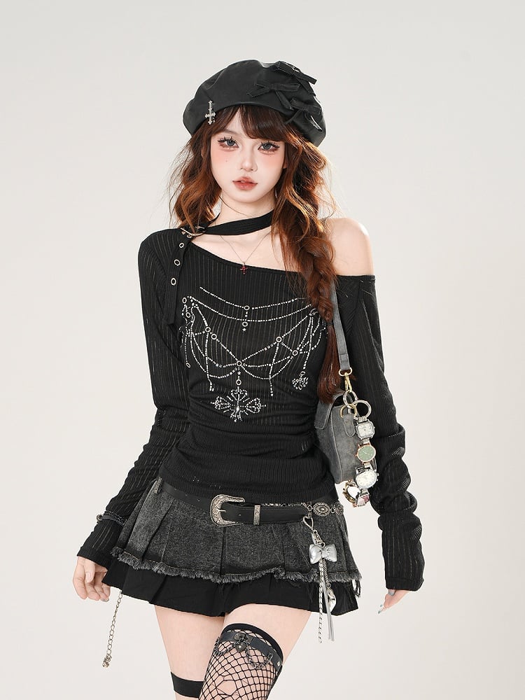 ホワイト/ブラックのアシンメトリーネックライン、ラインストーンディテール、バックル