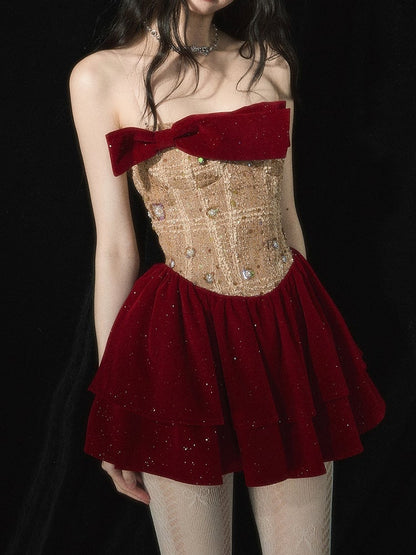 Weinrotes, strassverziertes Tweed-Patchwork-Mieder mit Stufenrock und trägerlosem Kleid