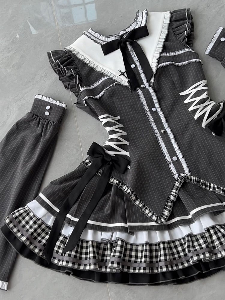 Gothic Lolita-Ärmel, gestreifte Flatterohren, dunkelgraues Kragenkleid bei Bunny mit Rücken