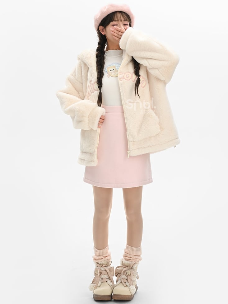 Beigefarbener Fleece-Kapuzenpullover mit Buchstabenmuster und Einhornkopf