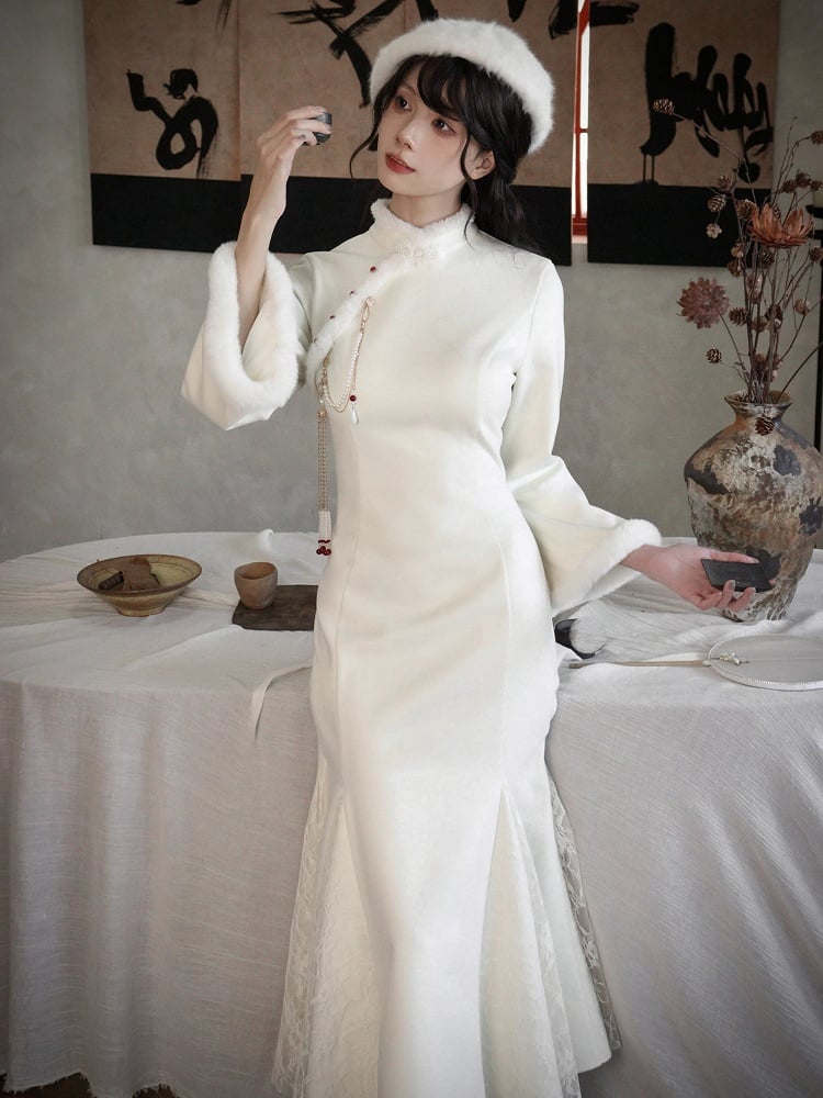 オフホワイトのプラッシュトリムチャイナドレスカラーとカフスマーメイドスカートチーパオ