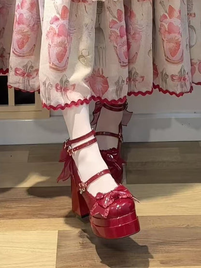 ワインレッドのハイヒール、11cmトップのロリータ。