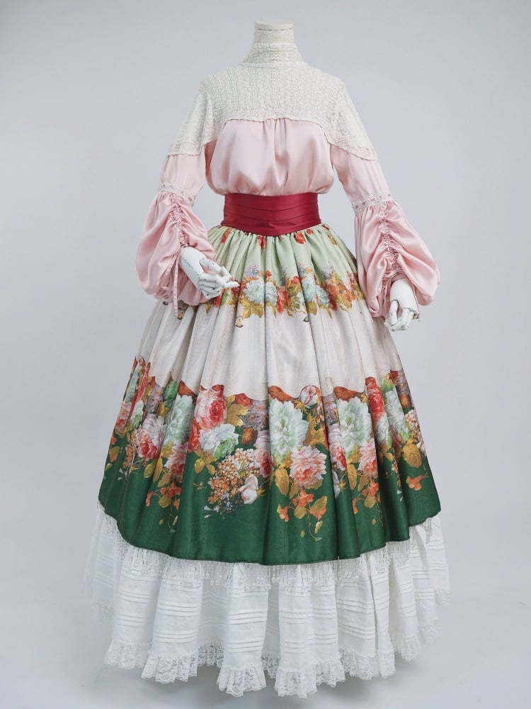 Pinke Poet-Bluse, grüner Rock mit Kristallquaste und Blumenmuster