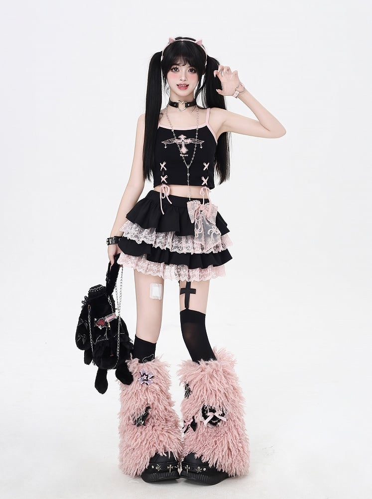 ピンクのレーストリム、黒の伸縮性のあるティアードスカート、ウエストはY2Kコントラスト