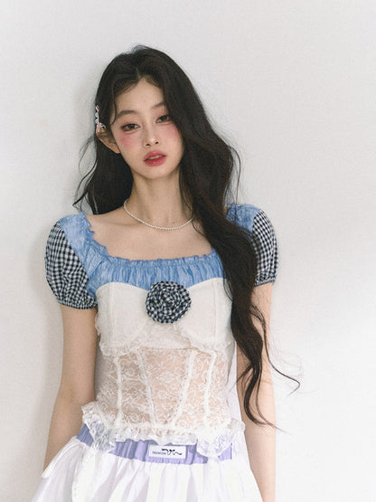カスケードウエストトップ、フリル、オフショルダーネックライン、レースパッチ、ブルー