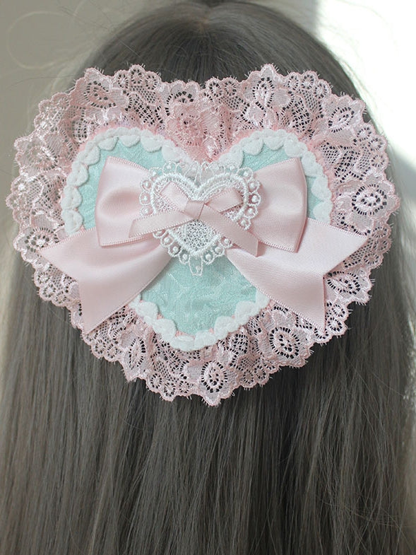 Rosa Haarspange in Herzform mit Schleife und Spitzenbesatz