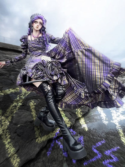 Mattschwarze Gothic Overknee-Stiefel in Herzform mit Cut-Out-Detail