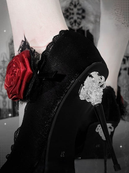 フローラルゴシックブラックポインテッドヒール、つま先サテン装飾