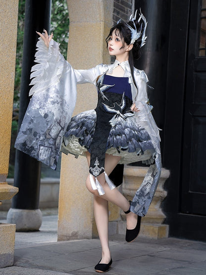 Lolita-Kleid mit Elster-Applikation, gestuftem Rock, Manschetten, weiten Ärmeln, kurzes Oberteil