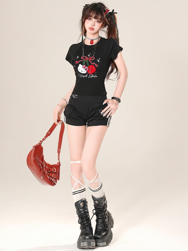 Glamorous Shorts mit Herz-Applikation in Rot/Schwarz