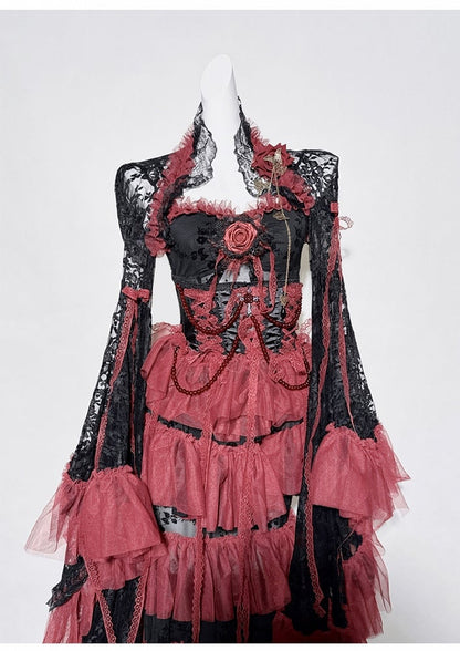 Schwarz-rotes Gothic-Set – Cami-Top + Spitzen-Bolero mit Glockenärmeln + Stufenrock mit Perlenkette und Schnürdetail