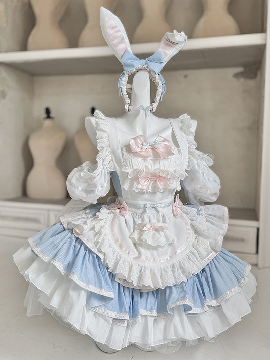 ブルーとピンクのスイートメイドエプロン＋バスクウエストティアードフリルヘムストラップレスパフィードレス