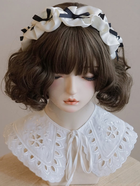 ホワイトフリルKCトリムブラックリボン付き