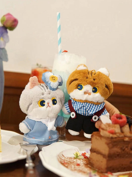 4つのオプションかわいい猫の形をしたぬいぐるみ