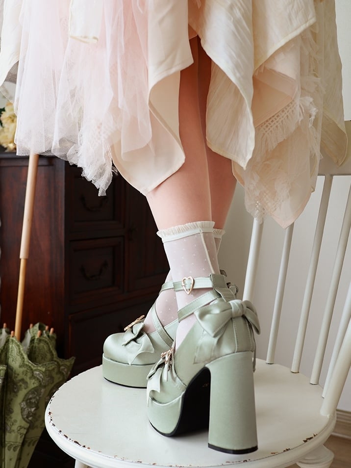 Verzierte Lolita-Schuhe mit hohen Plateaus und Blockriemen, Jane Mary-Schuhe mit Herzschleife und überkreuztem Muster, Grün – Details