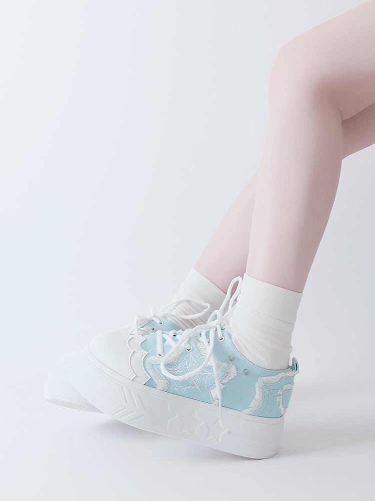 Blaue Plateau-Sneaker mit Stern-Applikation
