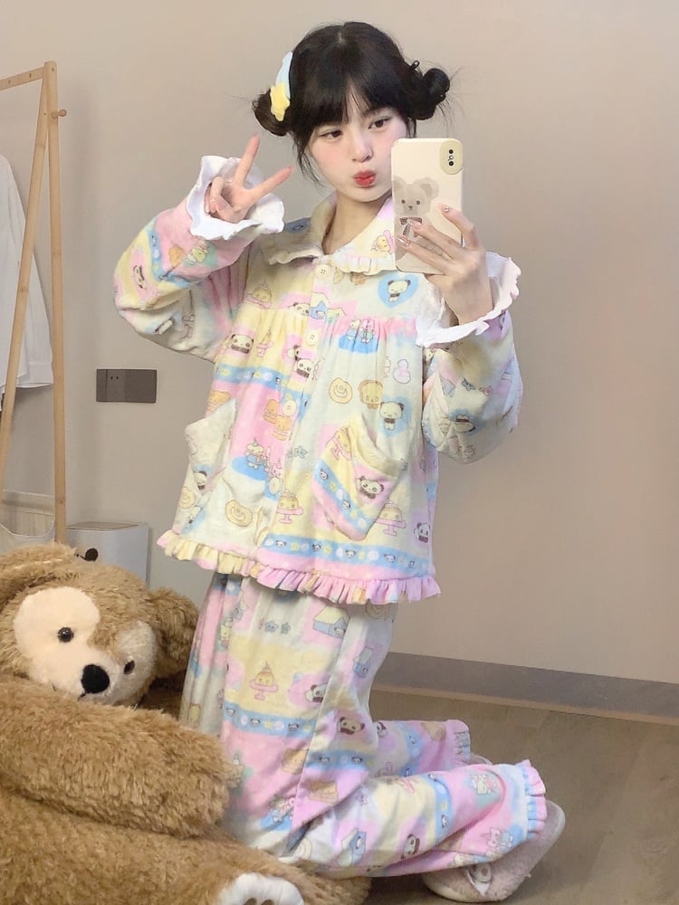 Buntes, dickes Pyjama-Set mit Peter-Pan-Kragen