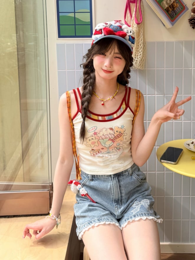 Blaue Jeansshorts mit Schleifenstickerei an den Bündchen und Spitzenbesatz