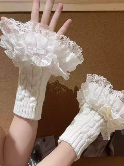Weiße Schleife, mehrlagige Spitzenmanschette, gestrickte Handgelenkmanschetten