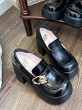 Matte Slipons Hugging Heart High Bear Plateau Heels Schwarz Schnallen Block