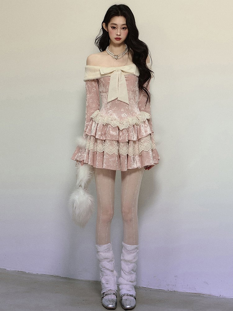 Rosafarbenes, schulterfreies Samtkleid mit Schleifendetails, gestuftem Rüschenrock