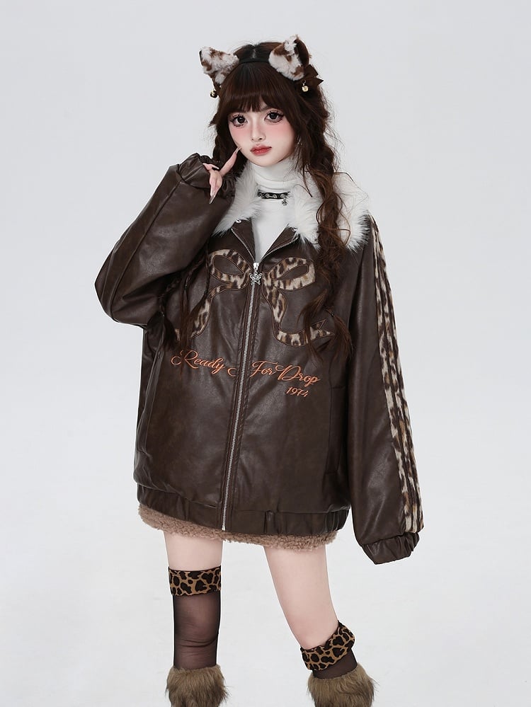 ブラウンの蝶結びと文字の取り外し可能なプラッシュカラージャケット