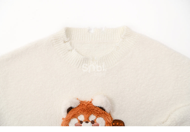 白い可愛いレッサーパンダのディストレストリムのルーズセーター