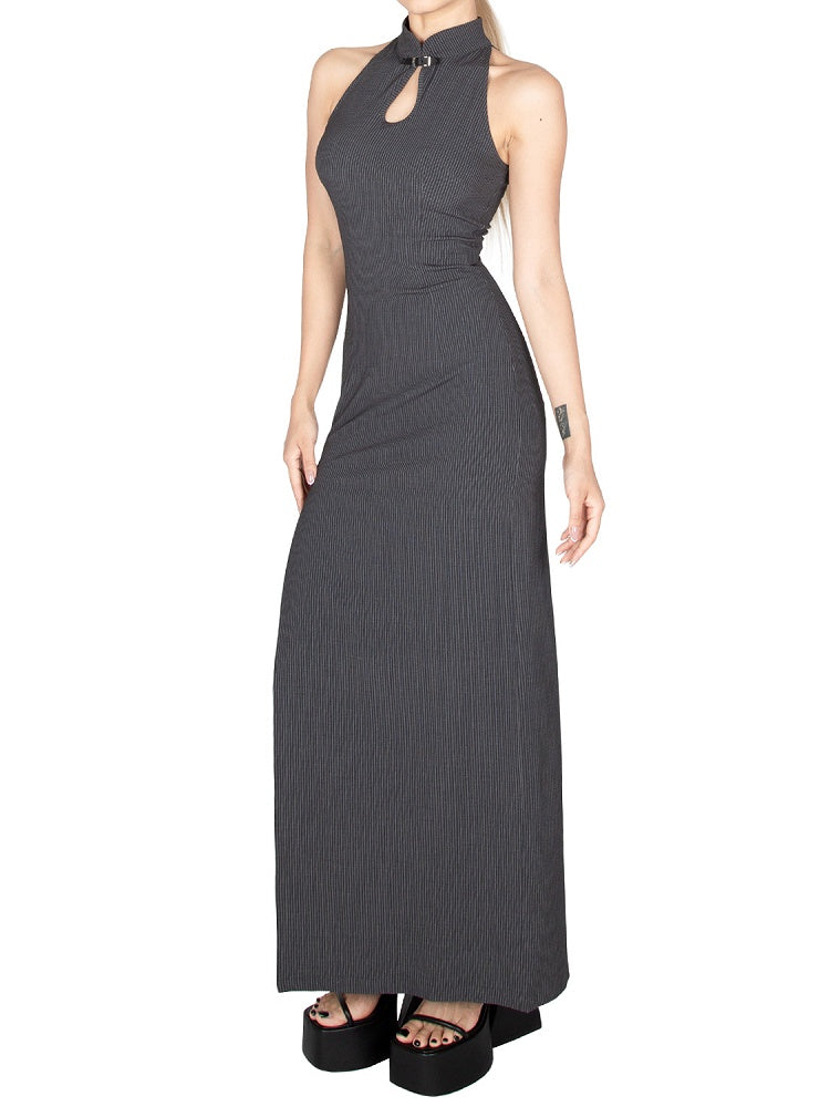 ダークグレーの太もも丈スリット入りグラマラスノースリーブチャイナドレス