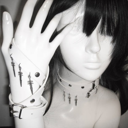 ホワイトスタッドソードチャームパンクブレスレット