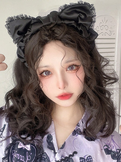 Schwarzbraune 40 cm schulterlange lockige Perücke mit Pony