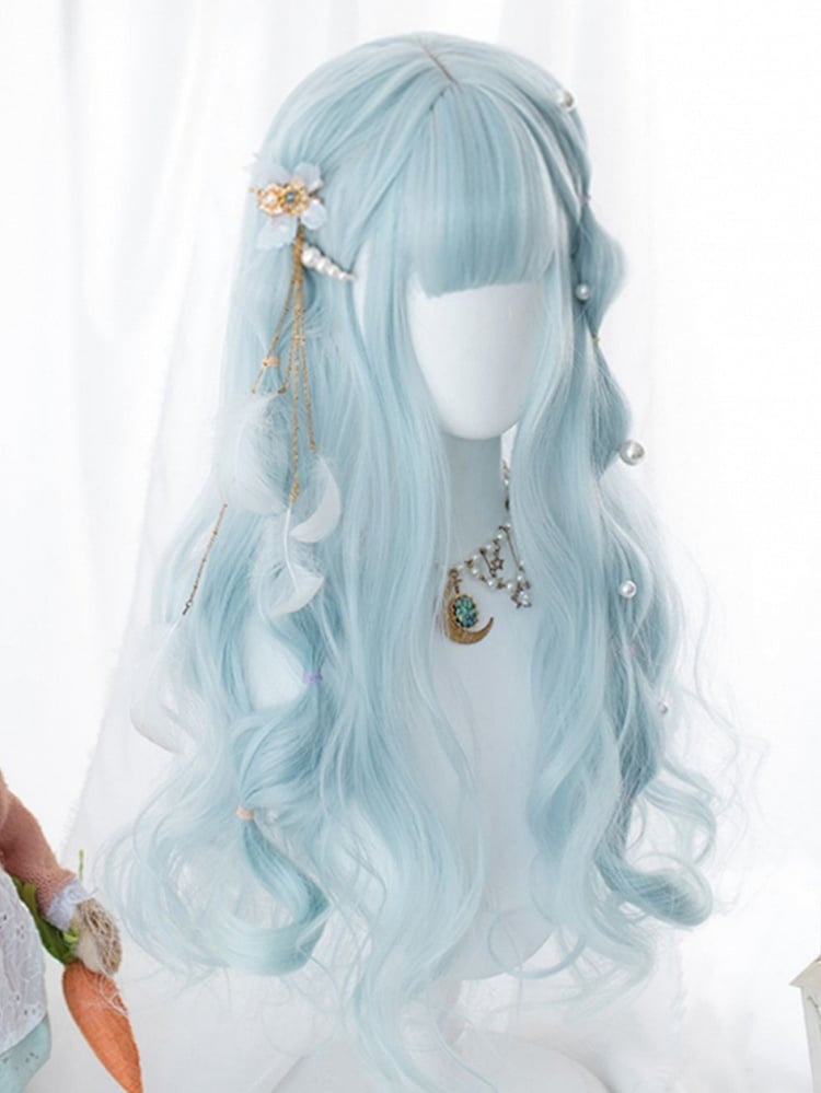 Hellblaue, gewellte Perücke mit Pony, 60 cm unter der Brustlänge