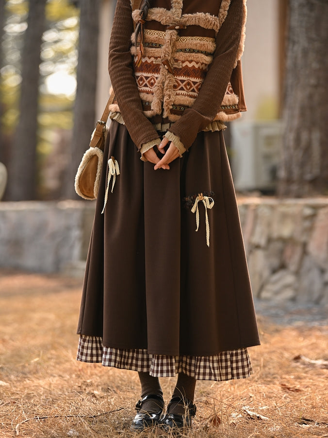 ブラウンの蝶結びディテール、足首丈スカート、チェック柄、フリル裾