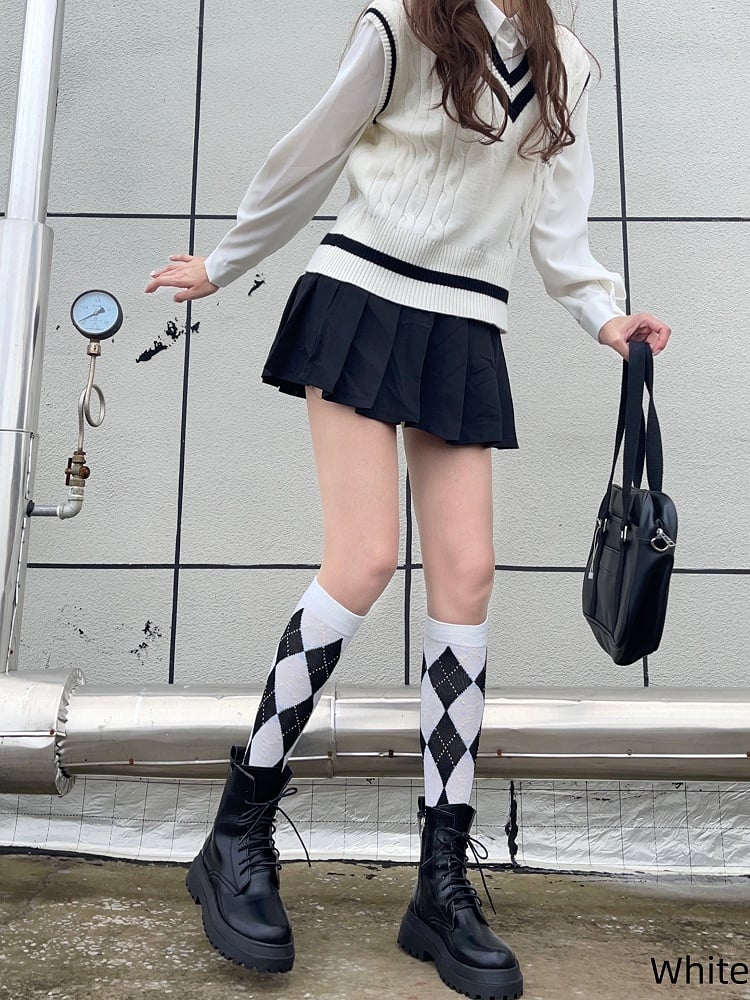 4 Diamond Retro Colors Pattern Socks Calf