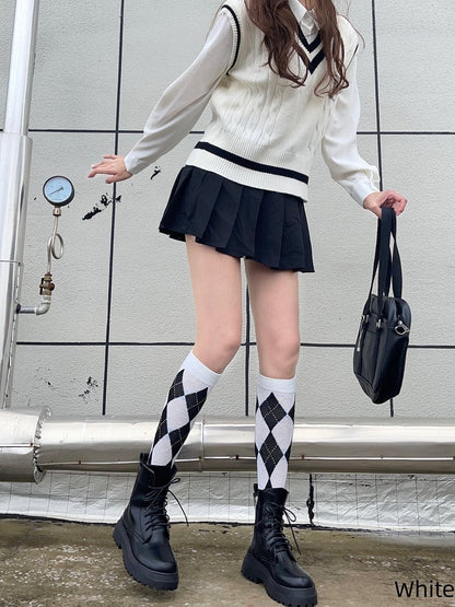 4 Diamond Retro Colors Pattern Socks Calf