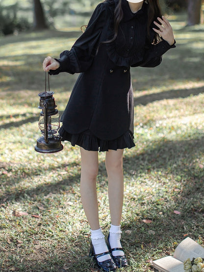 Schwarzes zweiteiliges Kleid mit Plisseebesatz und künstlichen Wellenkanten