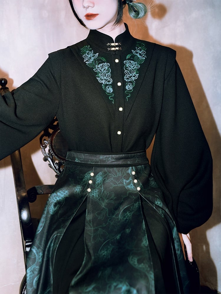 Sleeve with Bishop Blouse Snake Triangular Embroidery Gothic Black Insets Green Cheongsam