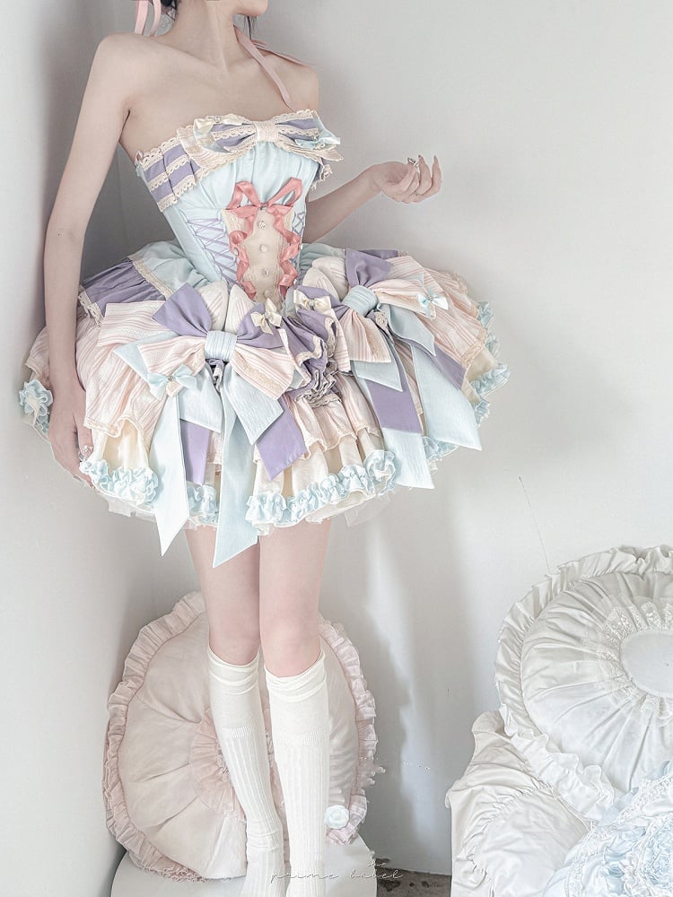 Lila Schleifenrock, große Schnürung, baskische Taille, gestufte Rüschen, süßes Lolita-Kleid und mit Blau auf