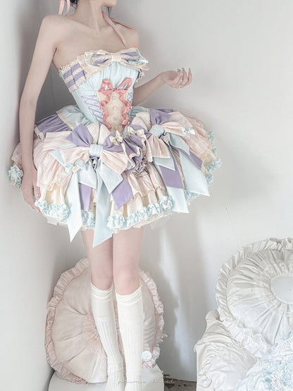 Lila Schleifenrock, große Schnürung, baskische Taille, gestufte Rüschen, süßes Lolita-Kleid und mit Blau auf