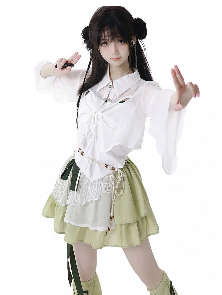 グリーンのチャイナドレス、ティアードスカート、ウエストベルト付き、伸縮性のあるウエストスタイル