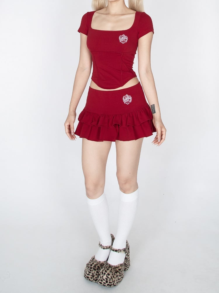 レッド/ブラック スクエアネック カーブヘム グラマラス クロップドTシャツ