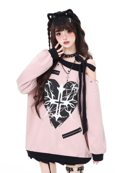 ピンクのアシンメトリーネックライン、セルフタイストラップ、ハート＆クロス スウェットシャツ