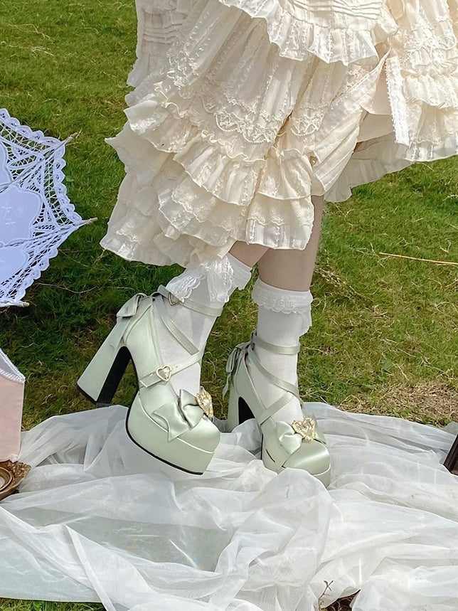 Verzierte Lolita-Schuhe mit hohen Plateaus und Blockriemen, Jane Mary-Schuhe mit Herzschleife und überkreuztem Muster, Grün – Details