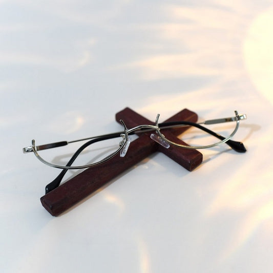 シルバーフレームのサイバーパンク眼鏡