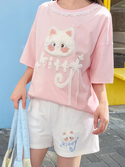 Weiße Freizeitshorts mit elastischer Taille und Kätzchen-Applikation