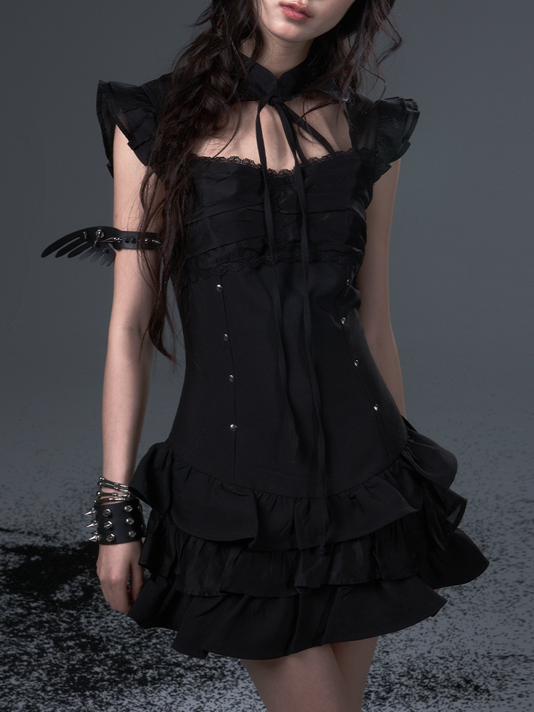 Schwarzes Gothic-Punk-A-Linien-Puffkleid mit Spitzen-Metallnieten